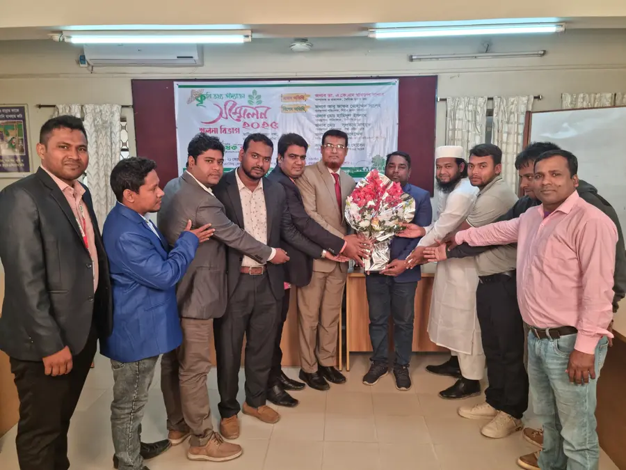 কৃষি তথ্য উদ্যোক্তা সম্মেলন অতিথি বৃন্ধকে সংবর্ধনা