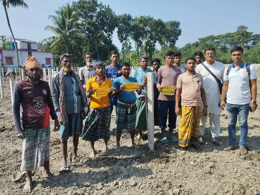 কৃষকদের পাশে পিওর ক্রপস ম্যানেজিং ডিরেক্টর সালেহ আহমদ